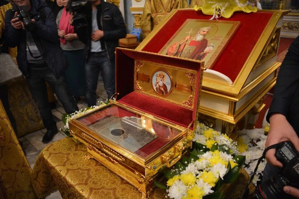 частицы мощей равноапостольного князя владимира. мощи святого равноапостольного владимира. мощи великого князя владимира крестителя руси. равноапостольный князь владимир мощи. мощи владимира крестителя.