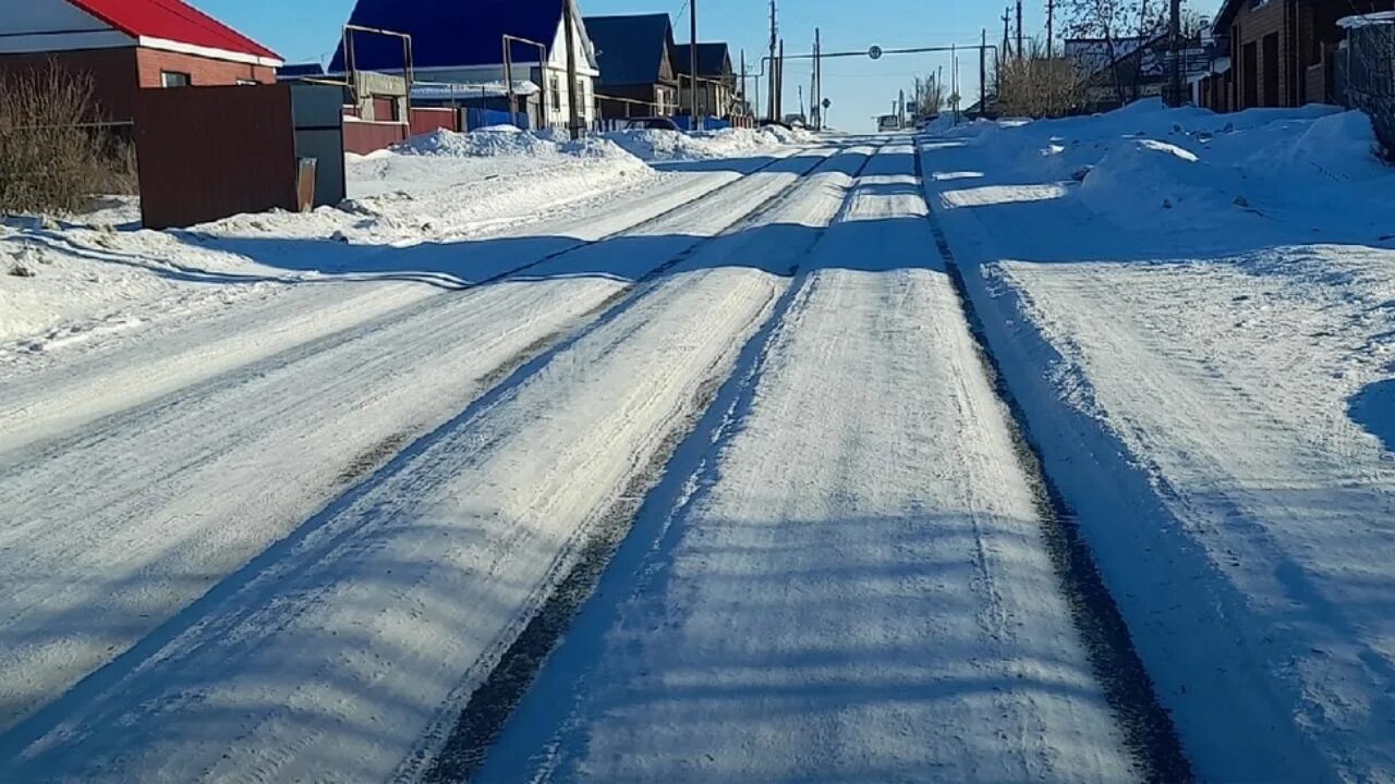 Колейность на зимней дороге. Колейность в зимний период. Колейность в зимний период. Колея на дороге зимой. Зимняя колея на дороге.