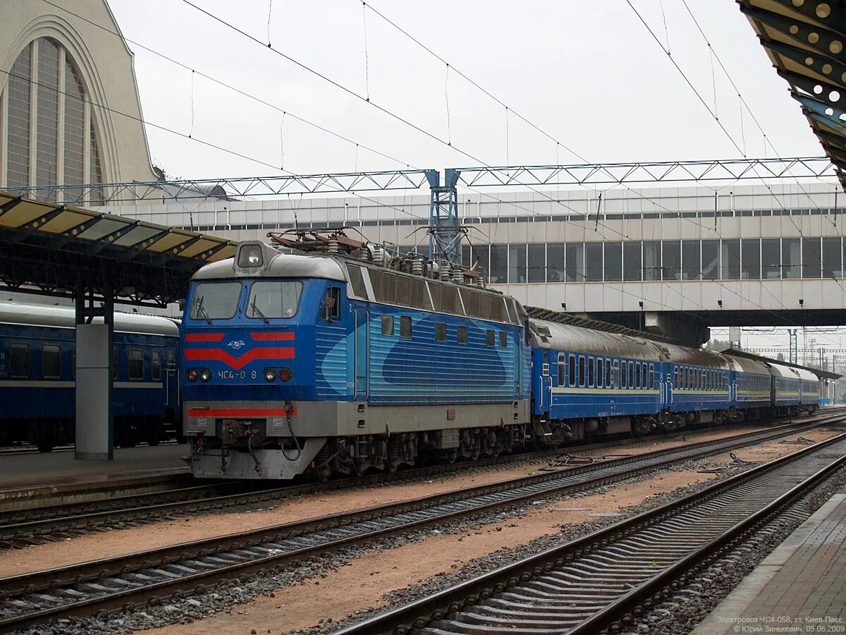 поезд майкоп киев станции. чс7 белорусский вокзал 2022. чс7 киев. рахов вокзал. чс7 депо москва-пассажирская-курская.