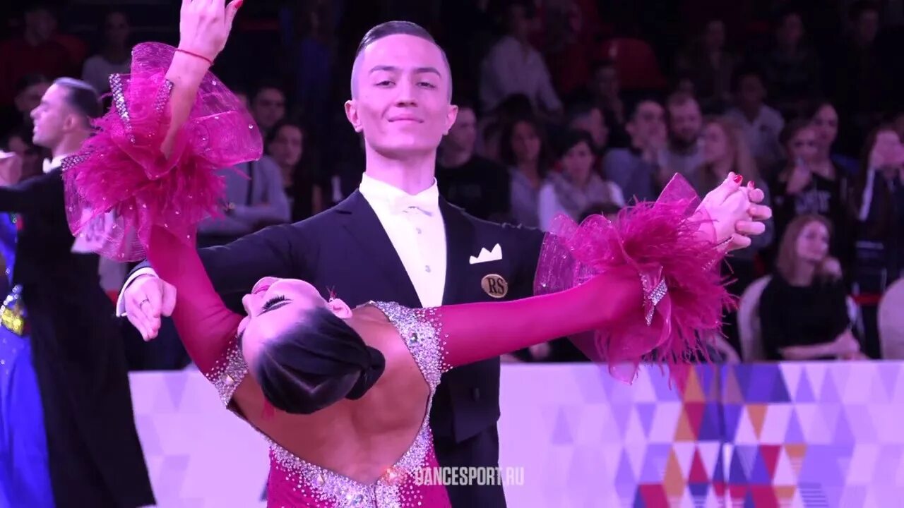 Крутые танцы видео. Лёгкий танец на выпускной. Видео танец очень подвижный. Дарья царева танцы. Маргарита царёва хореограф.