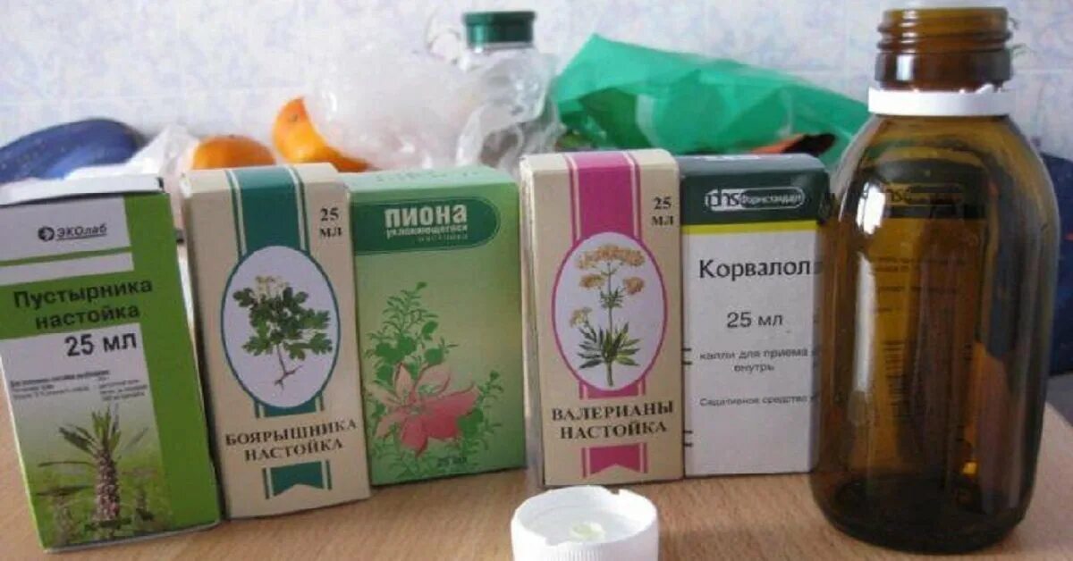 Как приготовить настойку из 5 настоек. Успокоительные настойки. валерьянка корвалол пустырник боярышник. валерьянка пустырник корвалол. 5 успокоительных настоек.