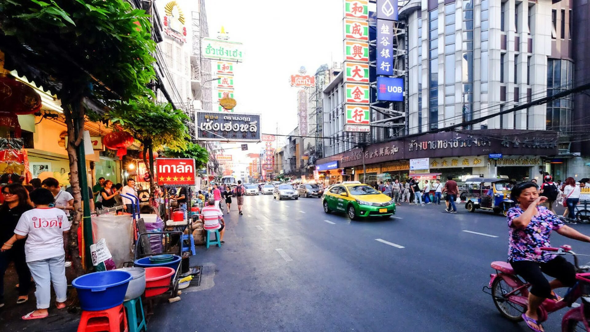 Chinatown Бангкок. Yaowarat Road, Bangkok. China Town Бангкок улица. Yaowarat Street. Едем в бангкок