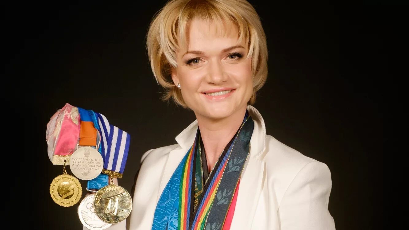 светлана хоркина 2021. хоркина олимпийская чемпионка. светлана хоркина с медалями. горкина олимпийская чемпионка. светлана хоркина олимпийская чемпионка.