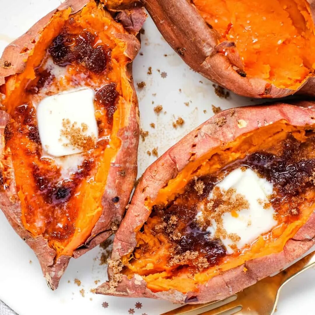 Как вкусно приготовить батат. Печеный батат в духовке. батата мубаттана. батат запеченный в духовке. сладкий картофель запеченный в духовке.
