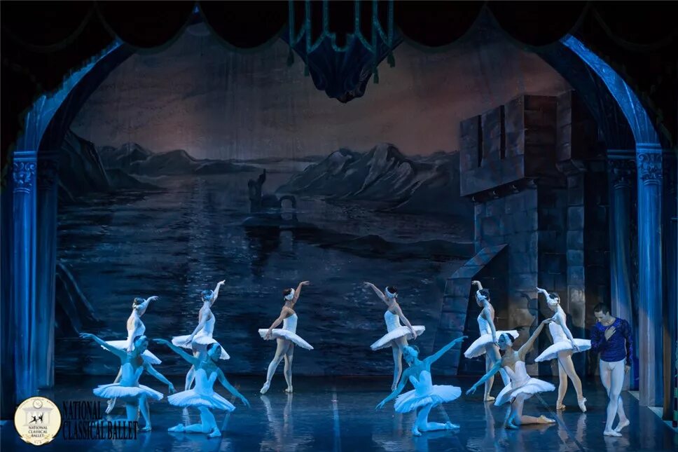 сколько идет лебединое озеро в театре. театр оперы и балета лебединое озеро. сколько идет лебединое озеро в театре. лебединое озеро большой театр. театр балет лебединое озеро.