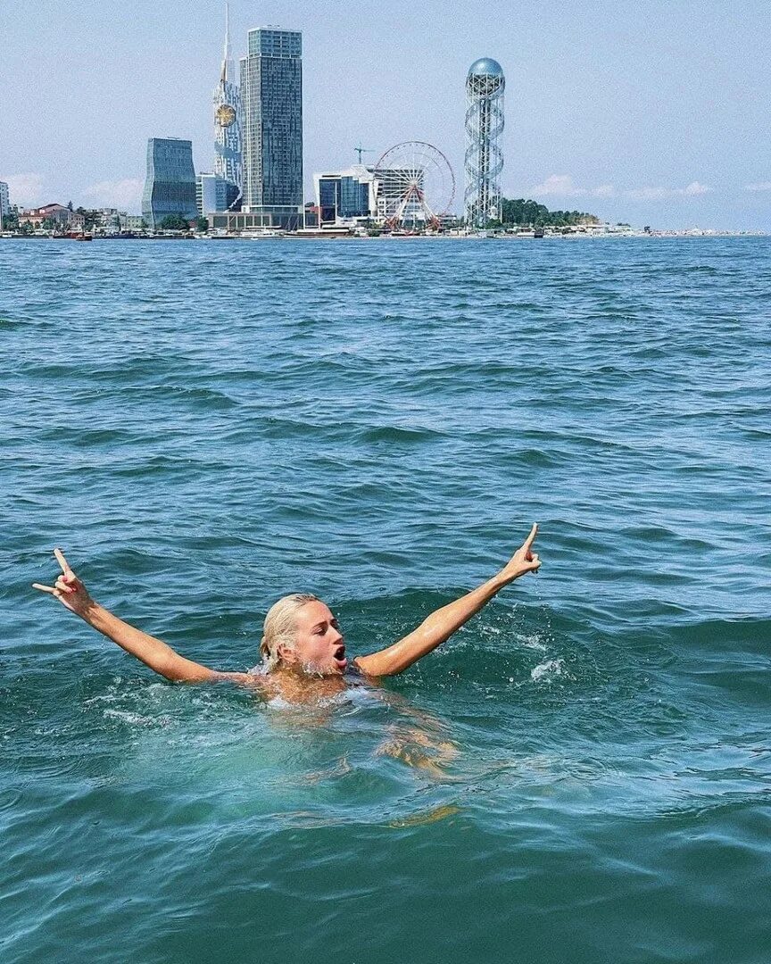 Клава кока ноги. Клава кока море. Клава кока black star. Клава кока орел и решка. Клава кока певица.