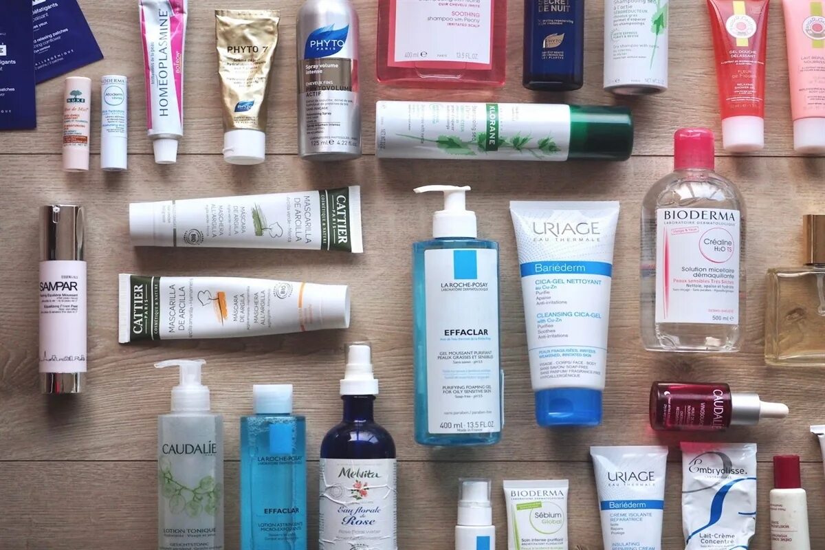 косметика и уходовые средства. вивасан продукция. лечебно-косметические средства в аптеке. косметика виши биодерма. косметическая продукция в аптеке.