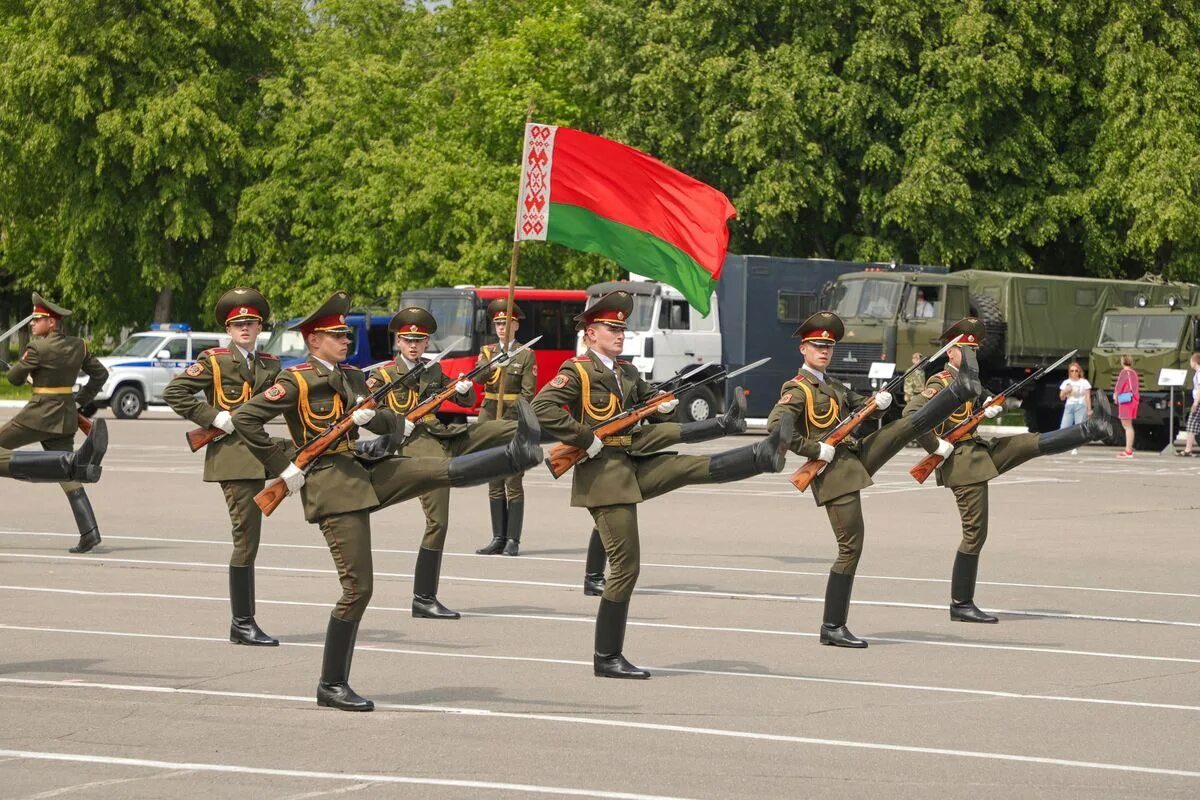 Рота также. ВВ МВД Беларуси. Внутренние войска МВД Беларуси. Форма почетного караула. Рота почётного караула в Москве.