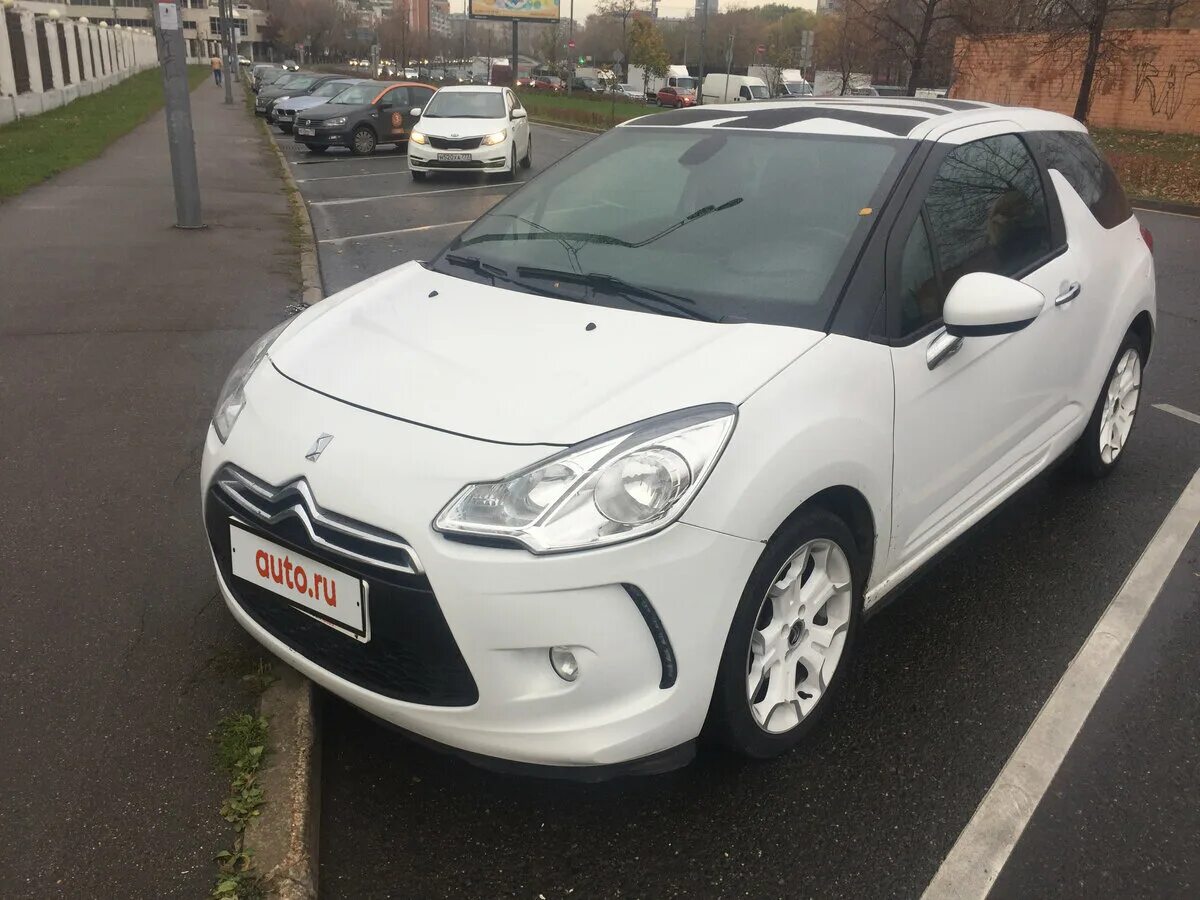 Белый citroen. Машина ситроен белая. Белый ситроен 276. Белый ситроен с серой крышей. Белое большое ситроен.