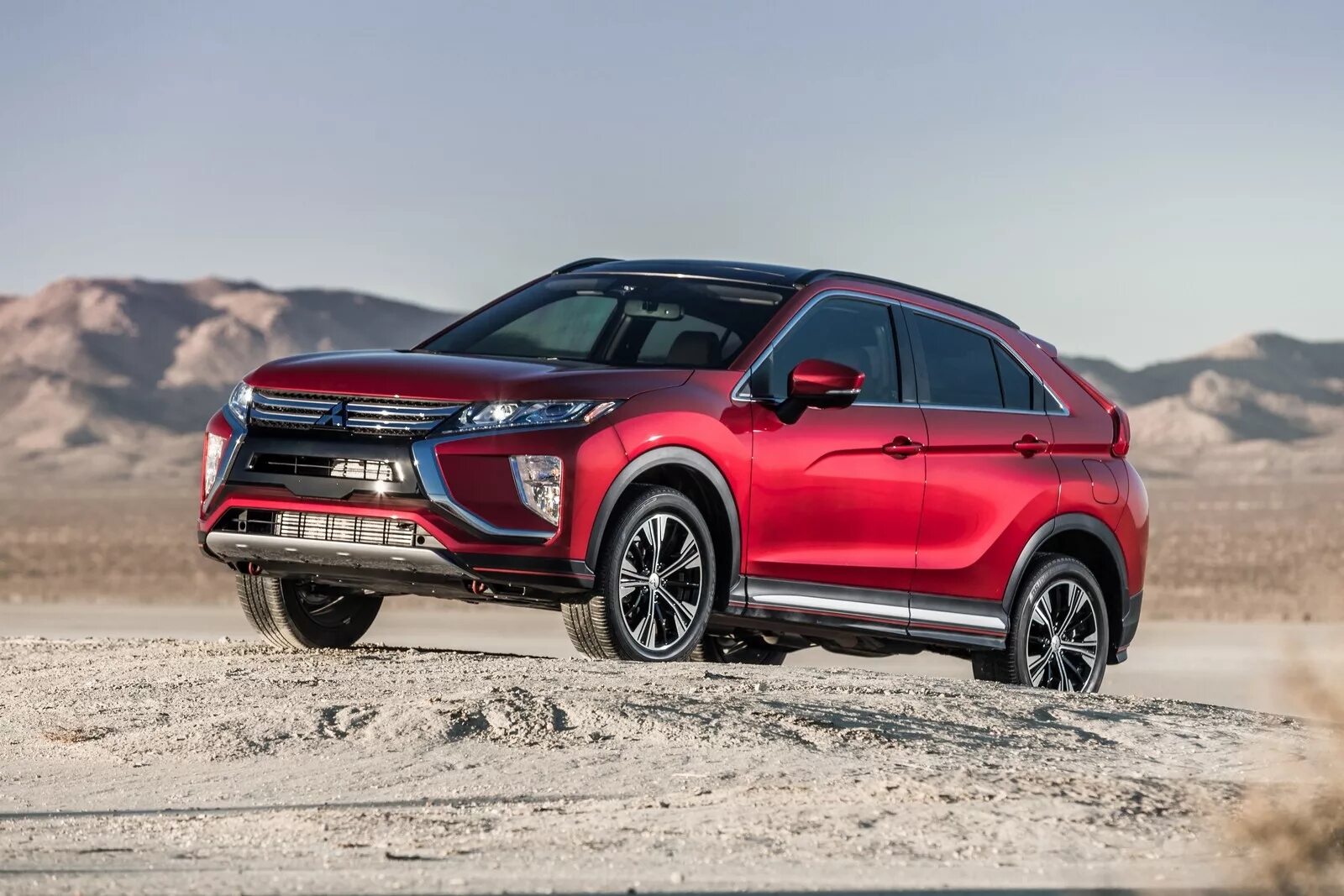 Митсубиси кросс. Mitsubishi Eclipse Cross 2018. Mitsubishi Eclipse Cross 2020. Мицубиси Эклипс кросс 2020. Митсубиси Eclipse Cross 2018.