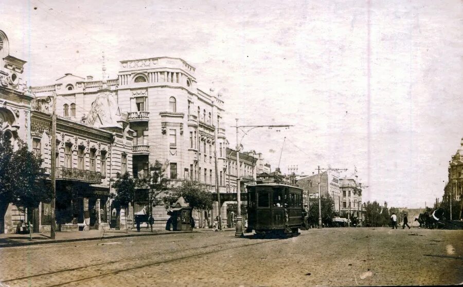 Старый ростов телефон. Доходный дом Ахчиевых Ростов на Дону. Старый Ростов Ворошиловский. Улицы Ростова на Дону в 20 веке. Улицы Ростова на Дону 1910 год.