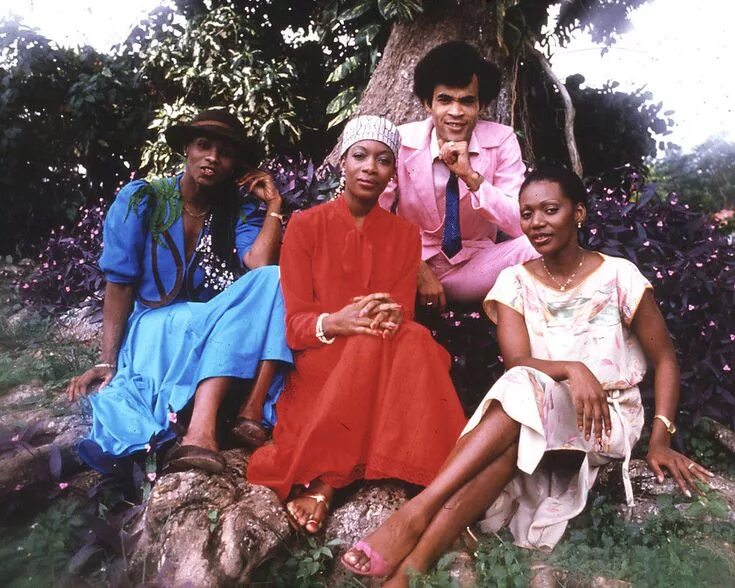 Группа boney m. Группа Boney m. 80х. Бони м 1975. Boney m дискография. Бони м артисты.