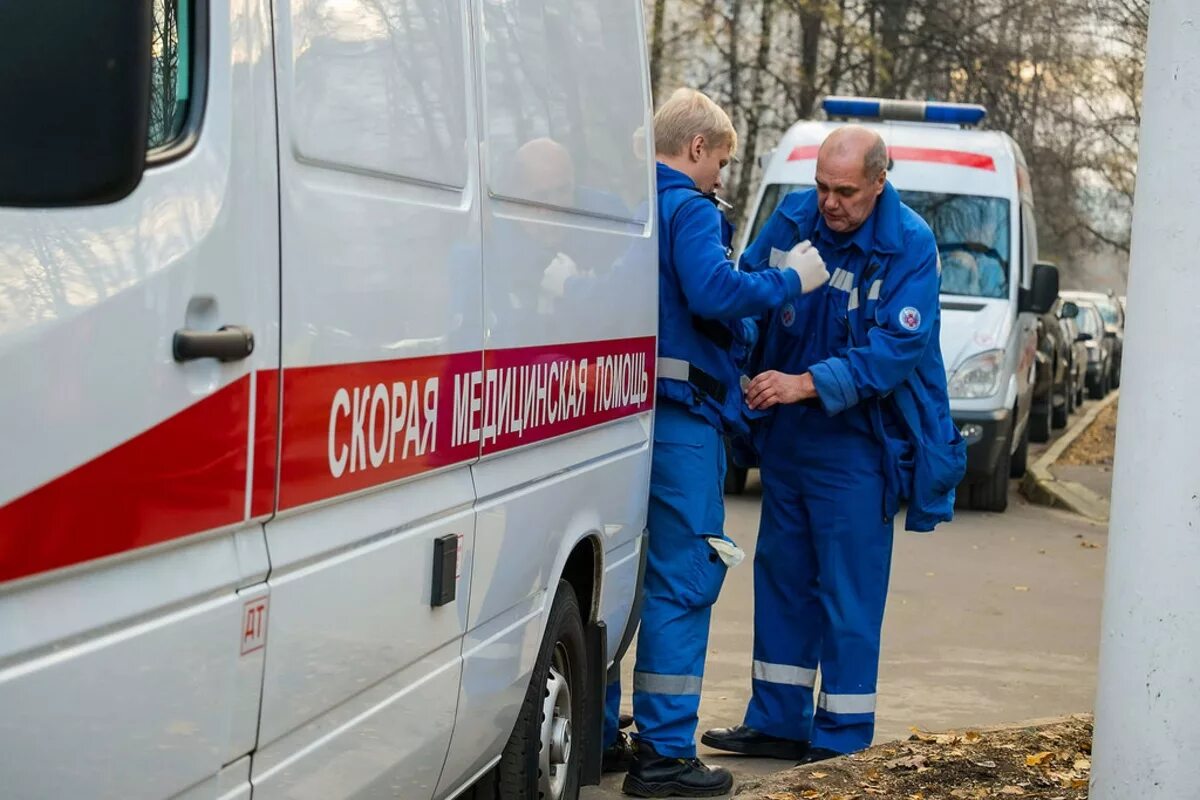 Скорую помощь сын