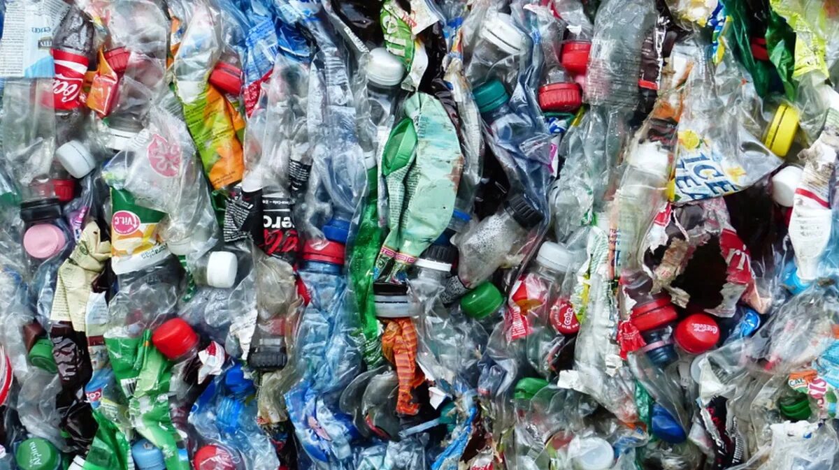 Пластиковые вещи. S plastic. S plastic. Отходы пластика. S plastic.