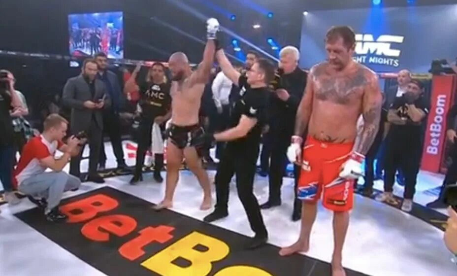 Ufc спортивные конусы ufc. Тв прямая трансляция боя. Ufc спортивные конусы ufc. Боец мма тони фергюсон. Тв прямая трансляция боя.