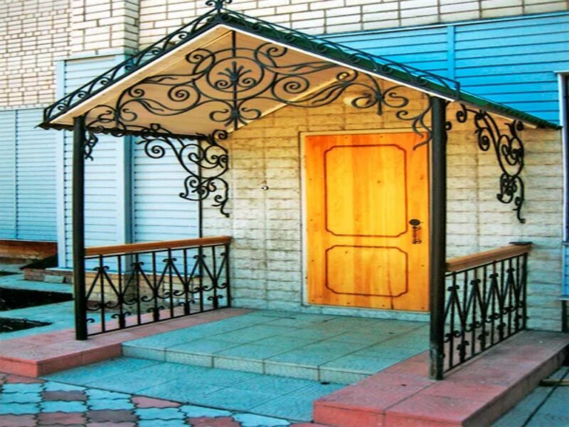 навес для крыльца частного дома своими руками. козырек металлический над крыльцом. крыльцо для частного дома с навесо. навес над ступеньками. навес для крыльца частного дома своими руками.
