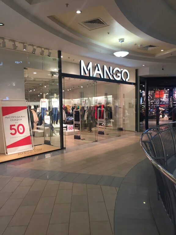 Манго магазин. Магазин манго в Москве. Mango магазины в Москве. Манго одежда Атриум.