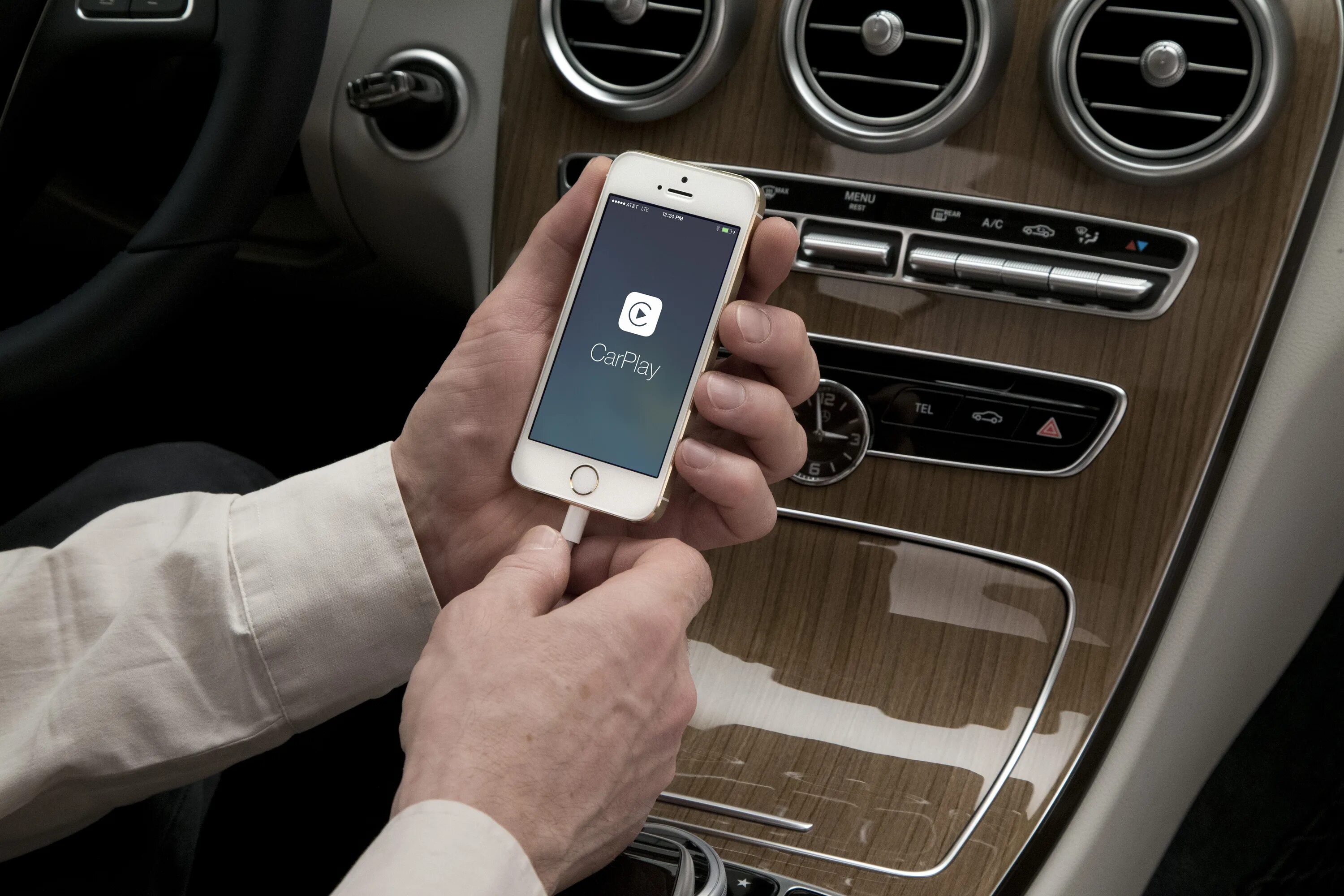 Ios car. Mercedes benz apple carplay. carplay mercedes w222. новый mercedes s carplay. carplay apple новый.