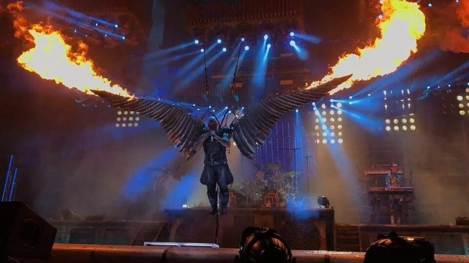 Рок концерт рамштайн. Концерт рамштайна 2017. Концерт «rammstein. Тилль линдеманн на концерте. Рамштайн концерт в париже 2017.