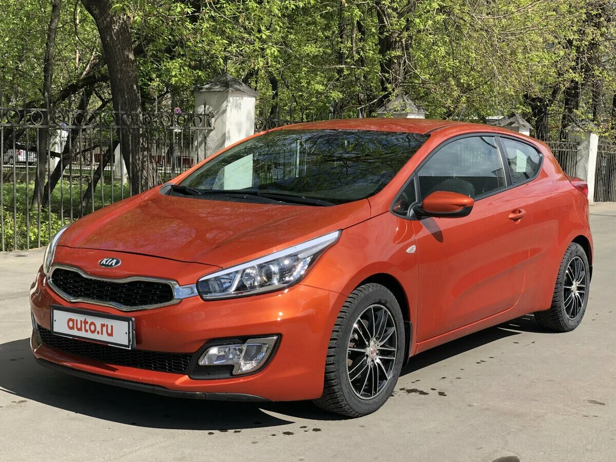 Купить киа сид с пробегом на авито. Kia Ceed купе 2013. Kia Ceed II 2013 купе. Kia Ceed 2013 хэтчбек. Kia Pro Ceed 2013 оранжевый.