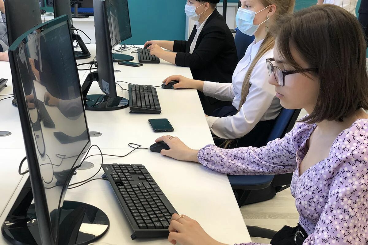 Провести урок в сферуме с использованием опроса. Платформа сферум в школе. дистанционный урок в сферуме. калининград образование.