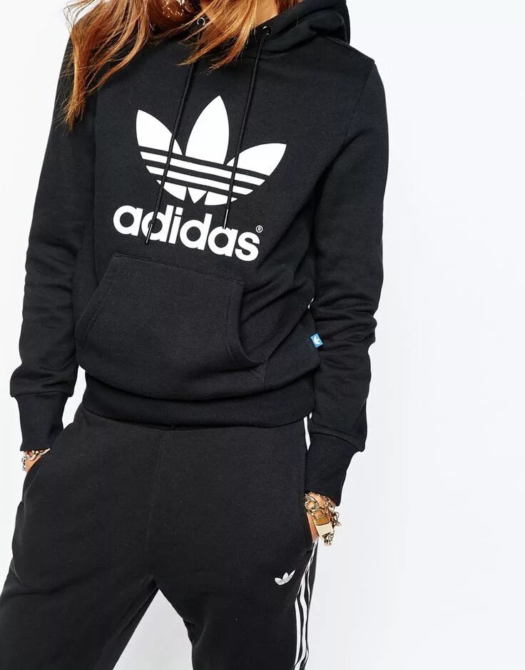 Спортивная одежда для девушек. Спортивный стиль для женщин. Хиджаб найк performance. Популярная одежда. Как называется одежда у девушек.