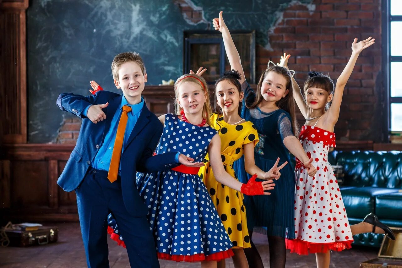 квн выпускной в школе 4 класс. тематическая вечеринка в стиле школы. лицей 214. стиляги выпускной. выпускной 4 класс.