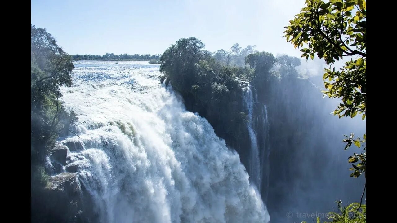 Белый шум водопада. Шумный водопад. Водопад видео релакс. Шум от водопада Виктории.