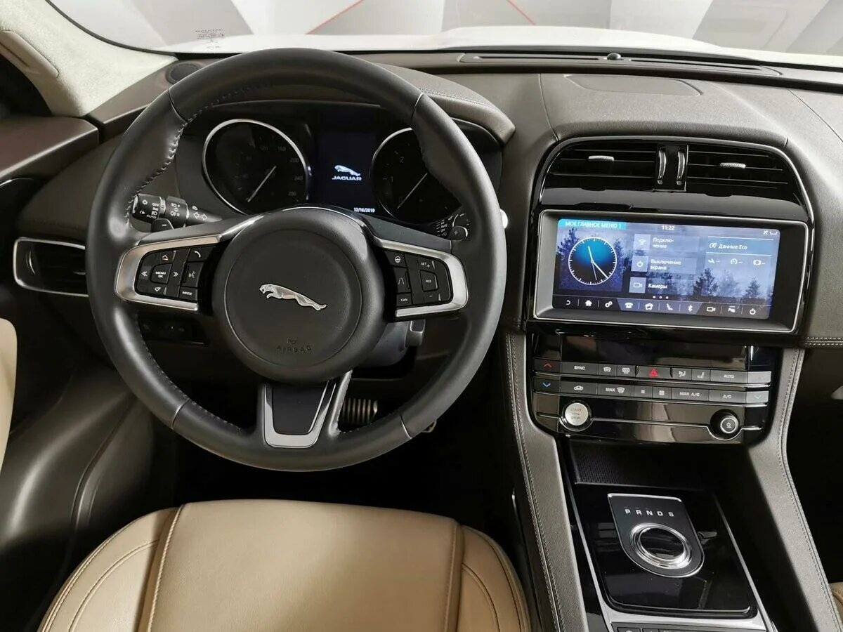 Jaguar f pace 2018. Jaguar f-pace 2018 салон. jaguar f-pace 2017 салон. ягуар f pace салон.