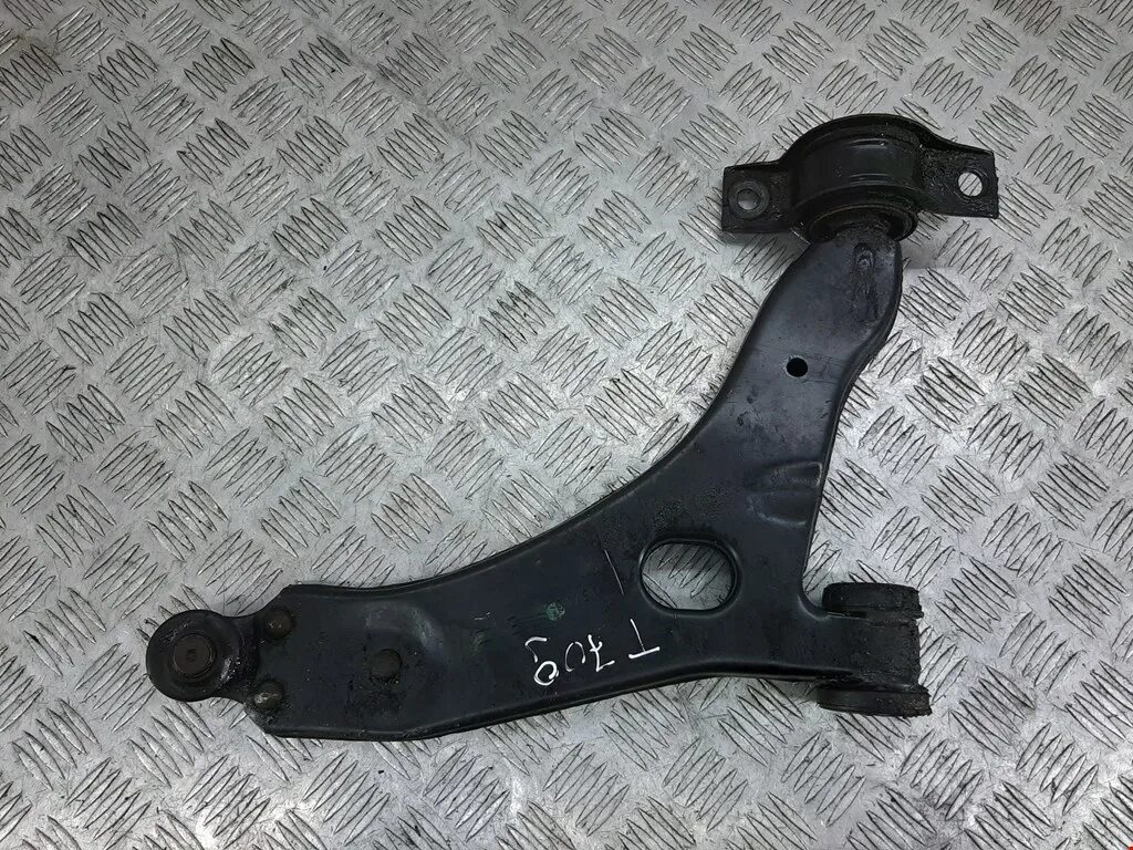 Передний рычаг ford focus 1. Рычаг задний нижний форд фокус 1. Нижний рычаг форд куга 2. Передний рычаг форд фокус 1. Рычаг форд фокус 1.