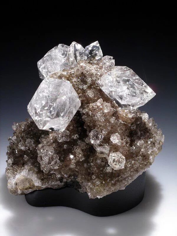 Алмазы какое ископаемое. Кристал диамонд. Herkimer Diamond. Алмаз минерал. Diamond Quartz камень.