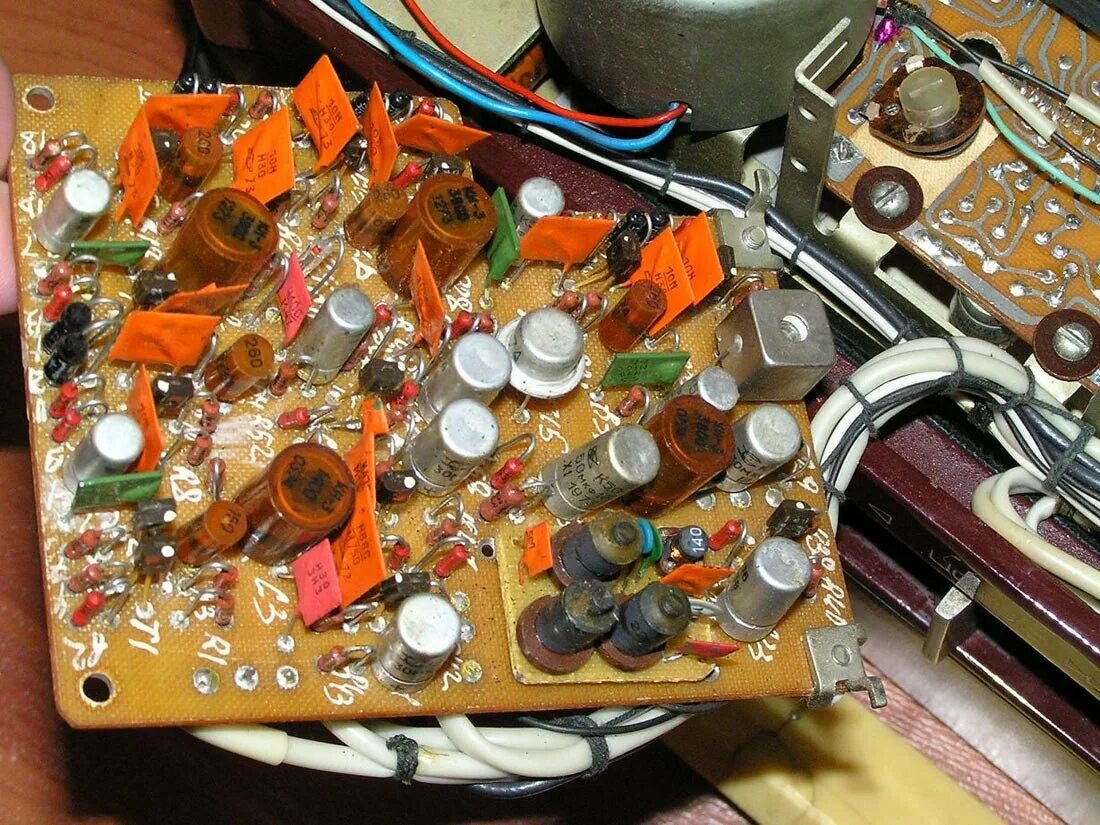 Драгметаллы в магнитофонах. Разбор радиоаппаратуры на драгметаллы. Иж 306 лпм. Драгметаллы в магнитофонах. Видеомагнитофон электроника 508.