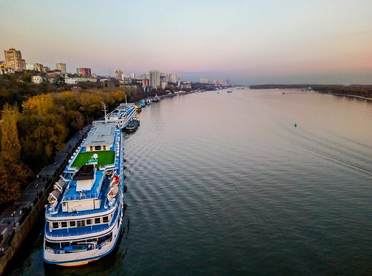 Москва ростов рекой. Левый берег дона ростов на дону. левбердон. левый берег ростова-на-дону вид с реки. левбердон ростов.