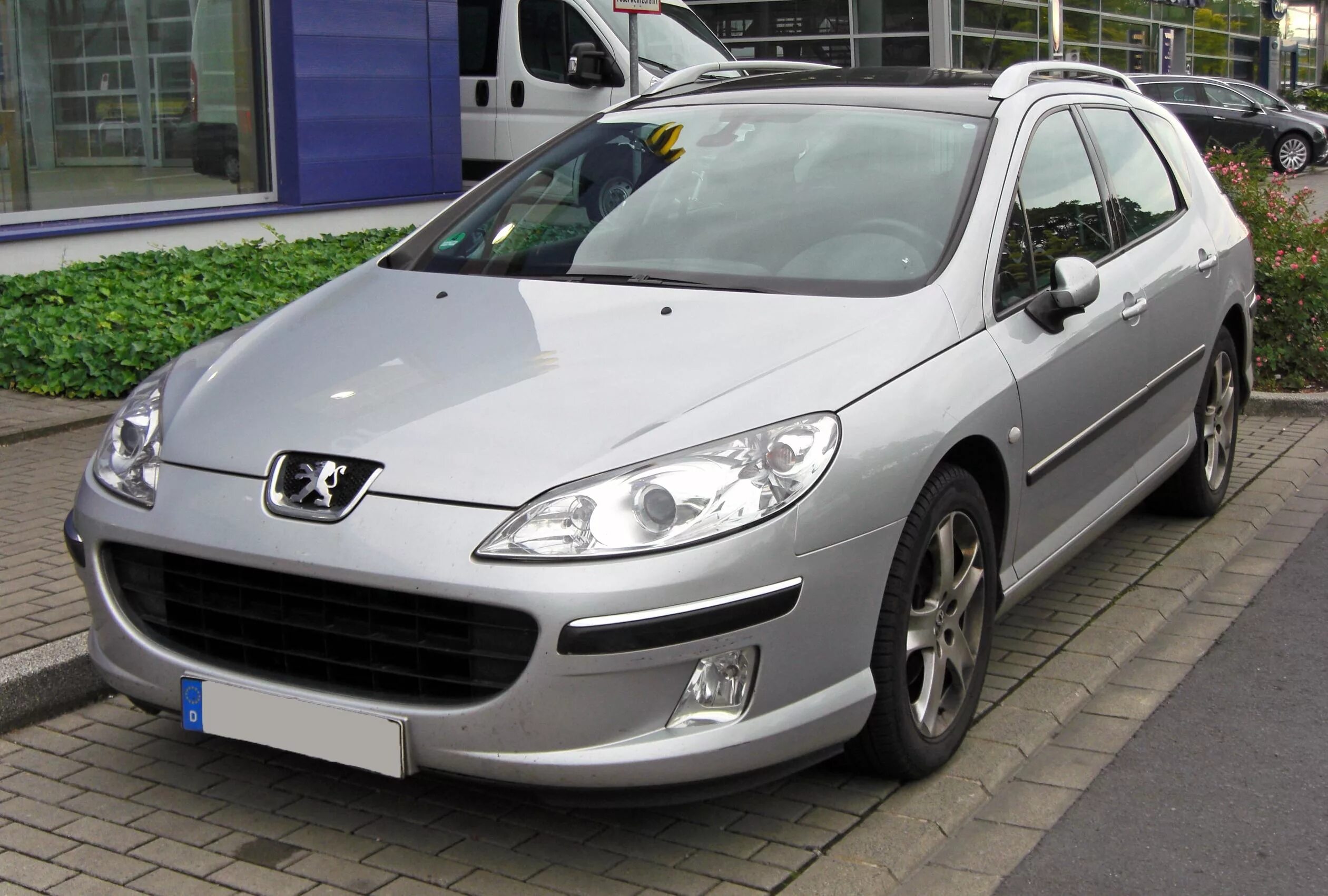 Открытый капот пежо 308. Пежо 407 аккумулятор. Пежо 407 2000 год. Peugeot 407. Открыть пежо 407.