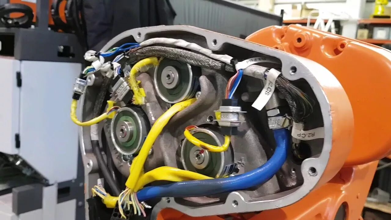 Как разбирать роботов. Робот kuka kr5. abb irb 2400. редукторы для роботов kuka. что внутри робота kuka.
