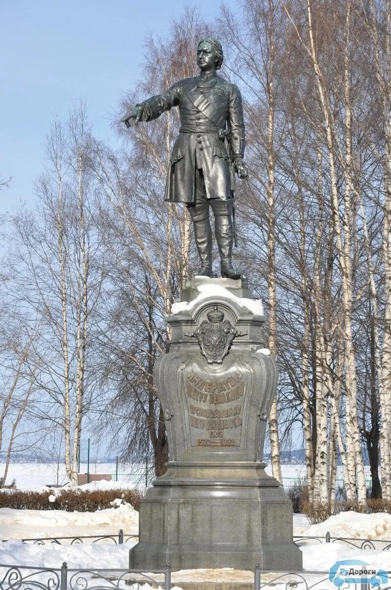 Почему стоит памятник петру 1 в петрозаводске. Памятник Петру i (Петрозаводск). Памятник Петру 1 в Петрозаводске. Памятник Петру 1 в Петрозаводске доклад. Зимнее фото памятника и Петру в Петрозаводске.