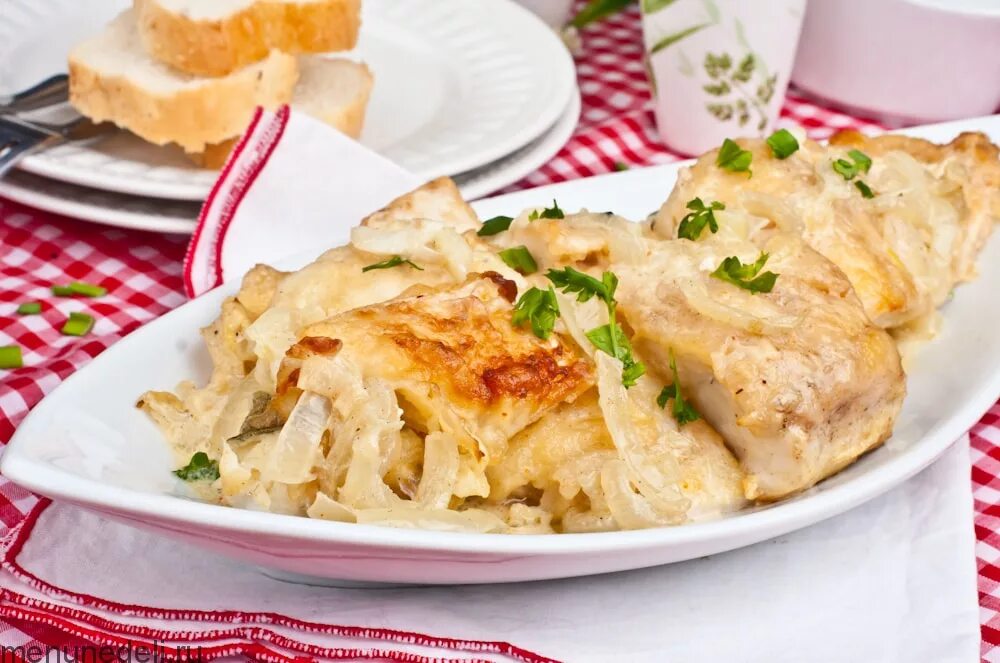 Горбуша в сметанном соусе. Судак на сковороде со сметаной. Судак в сметанном соусе в духовке. Судак на сковороде со сметаной. Судак в сметанном соусе.