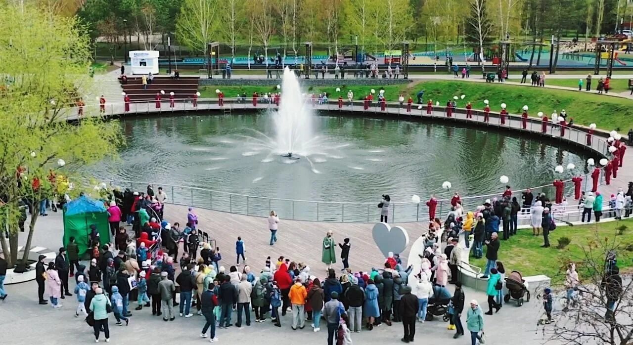 Жуковский парк фонтан. Парк в Ногинске с фонтаном. Парк у фонтана город Армавир. Фонтаны в Ногинске 2022.