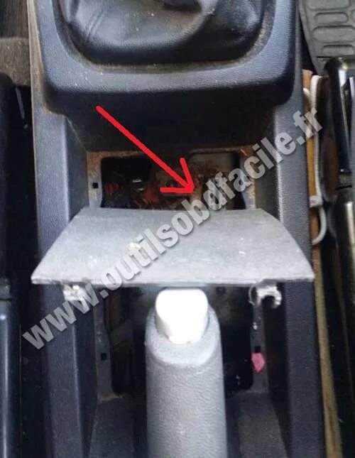 Разъём obd2 opel meriva a. Opel zafira b диагностический разъем. Opel meriva obd разъем. Opel meriva obd разъем. Опель мерива разъем.