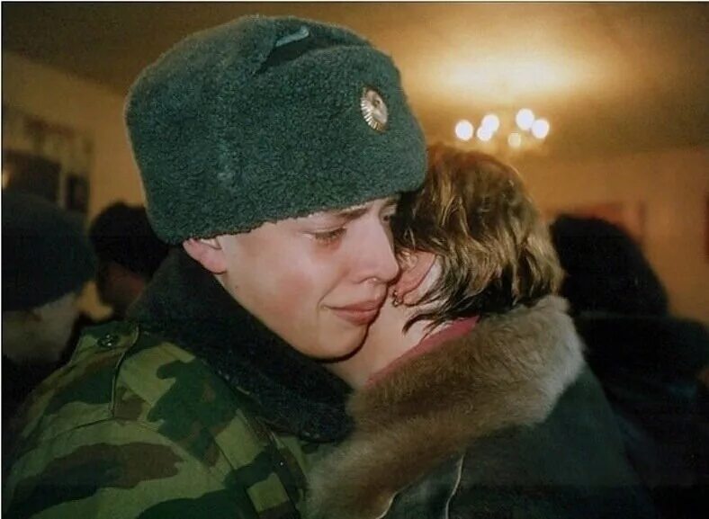 мама дождалась сына с армии. мама ждет сына из армии стихи. я вернулся сынки. провожает сына на войну. мама солдата.