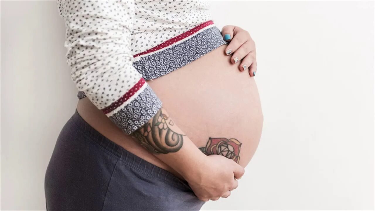 Татуированные беременные. Татуировки на беременных.