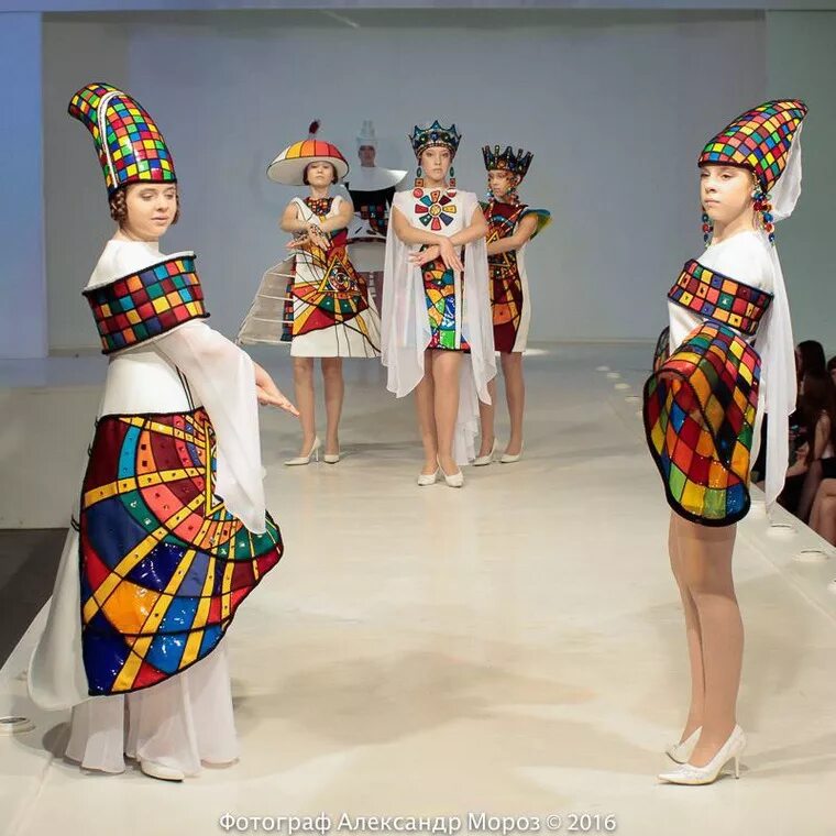 Театр моды стиль тула показ. Театр мод готика. Театр моды стиль струнино. Театр моды стиль верхняя пышма. Коллекция театра моды.