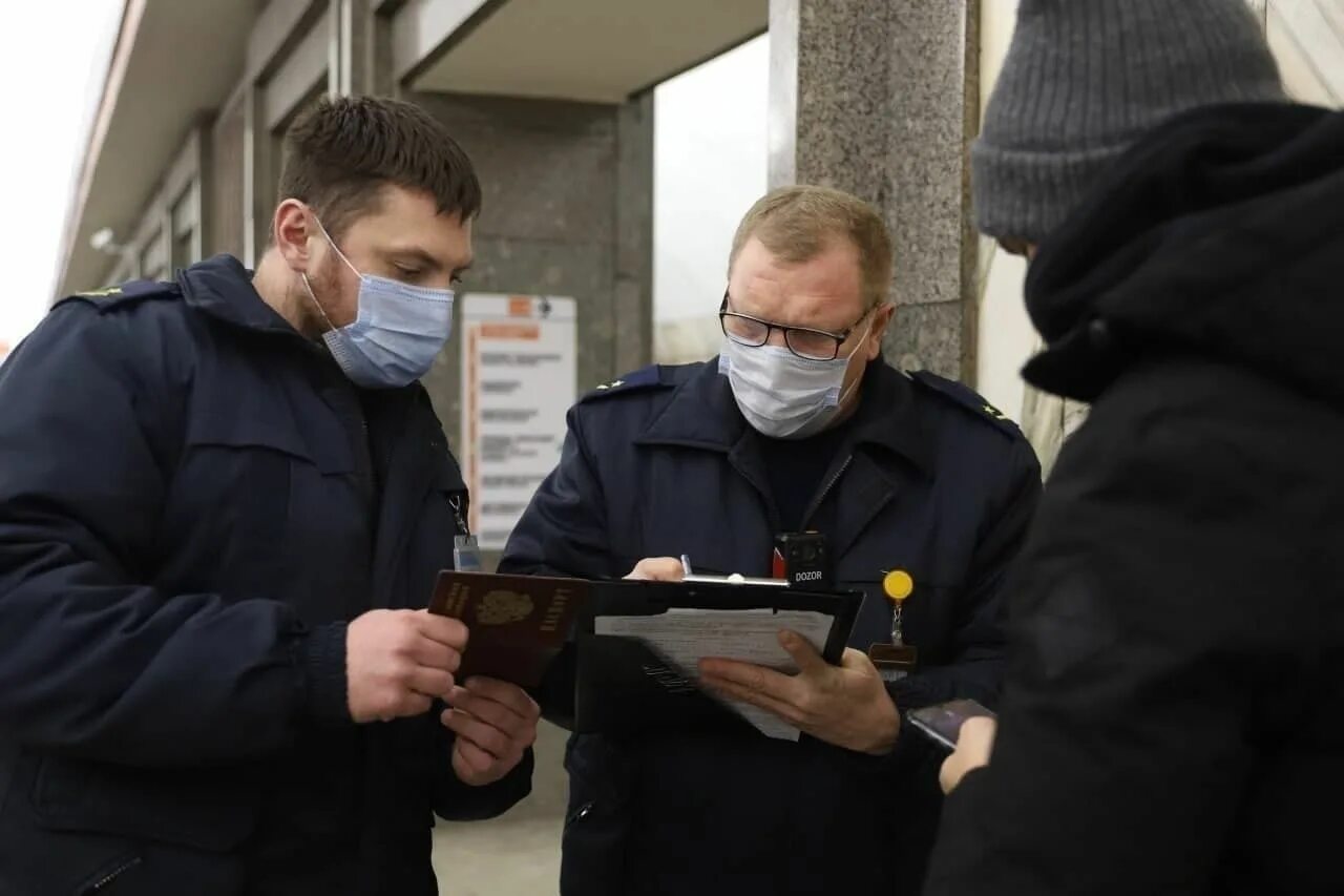 Штраф за безбилетный проезд в метро. Штраф за безбилетный проезд в автобусе спб. человек с проездным. угрозы в общественном транспорте. штраф на 2 тыс.