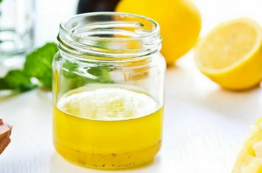 Масло с лимонным соком. Масло с лимоном для очистки печени. Лимонный сок пузырек. Масло лимон мед для желчного пузыря.