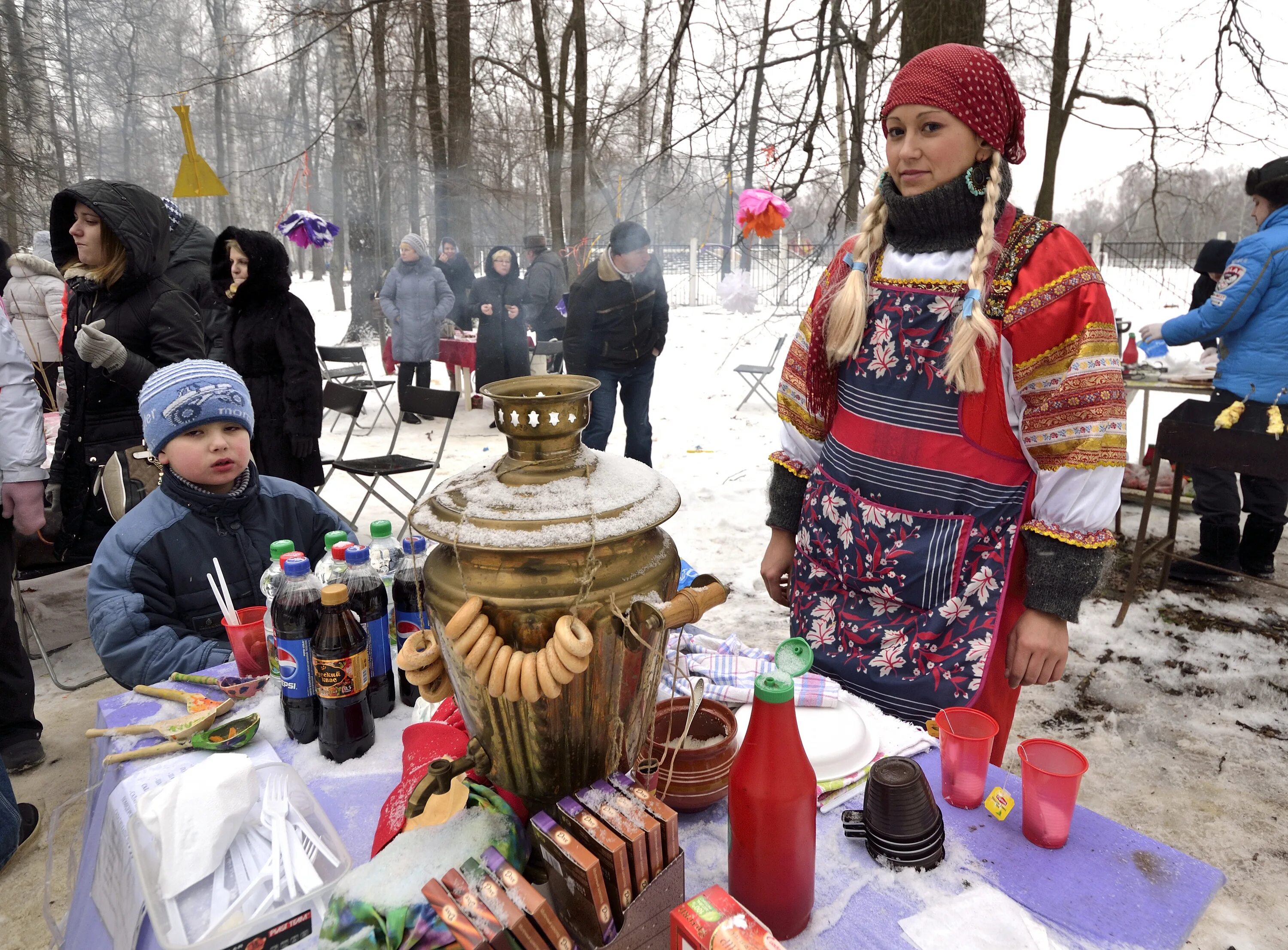 Масленица на озере долгом 2024. Масленица ярмарка. Ярмарка на Масленицу в школе. Украшение палатки на Масленицу. Школьная ярмарка на Масленицу.