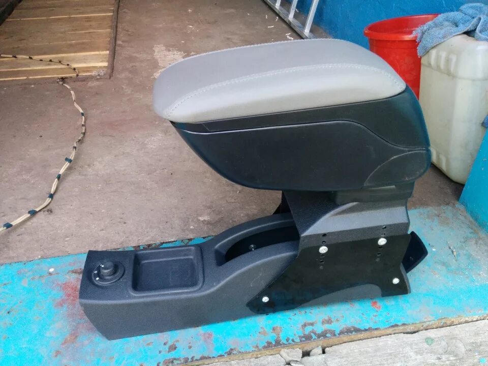 Подлокотник - Nissan Almera Tino, 2,2 л, 2001 года аксессуары DRIVE2