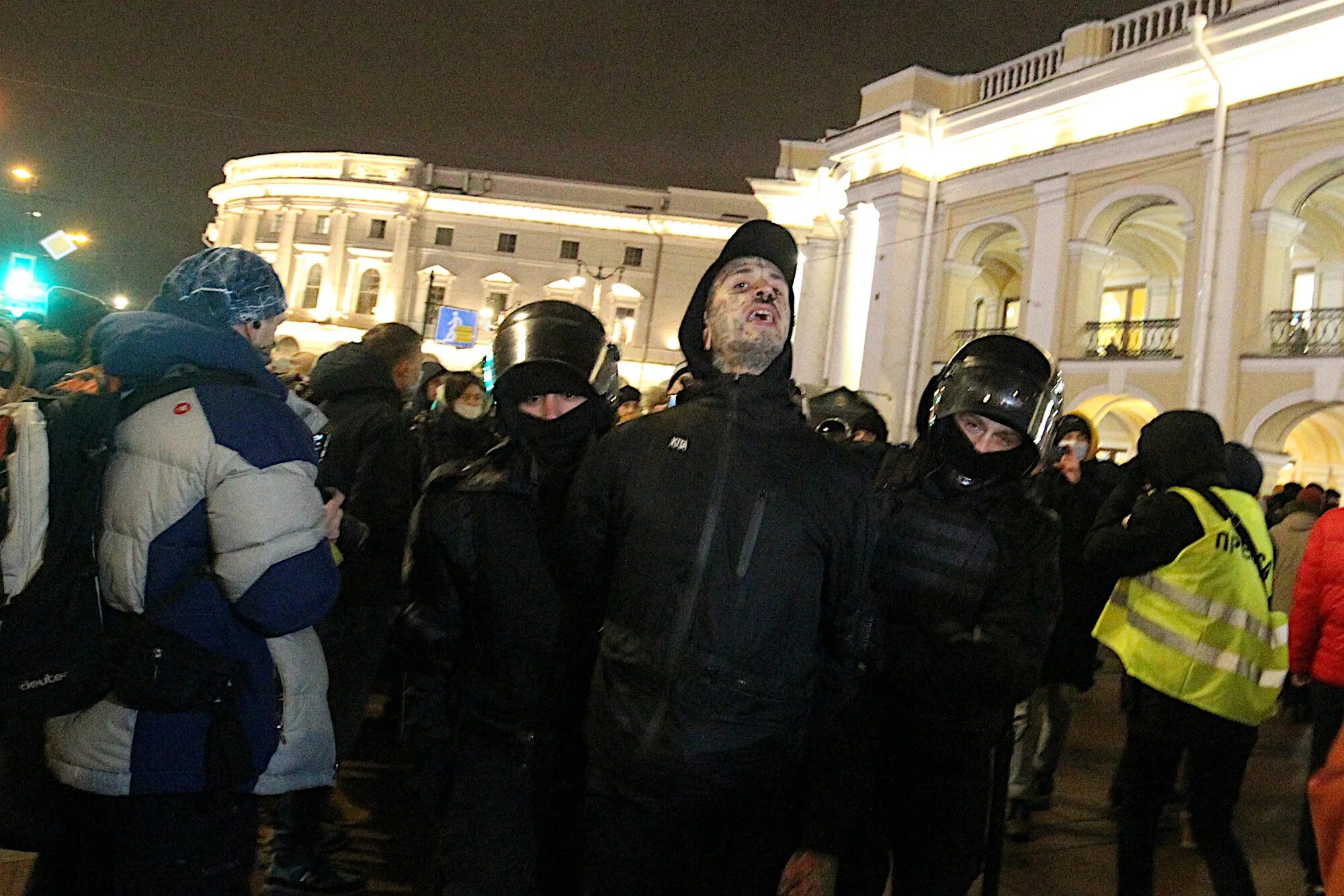 Спецоперация на украине последние новости сейчас военхроника. Протесты в Питере. Протесты на Невском. Протесты в Украине. Вооруженные протесты.