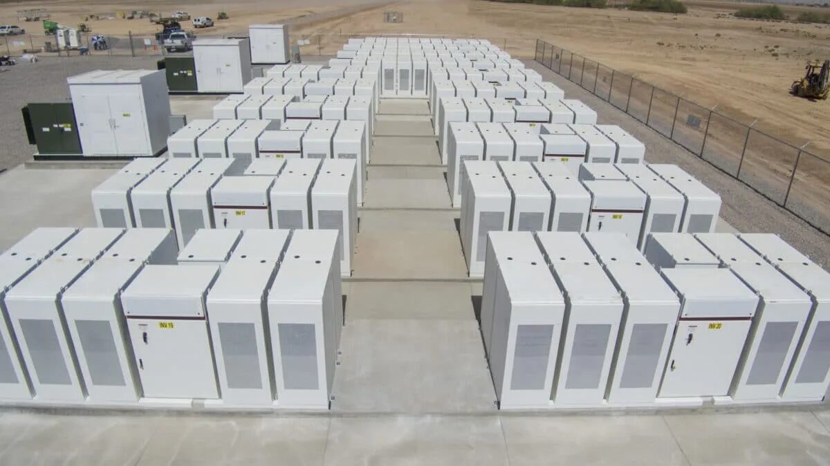 Storage batteries. Li ion Energy Storage. Tesla Battery Energy Storage. Аккумуляторы Тесла хранилища. Электростанции с литиевыми батареями.