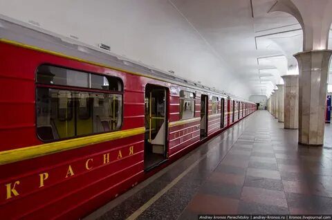Красный поезд метро москва