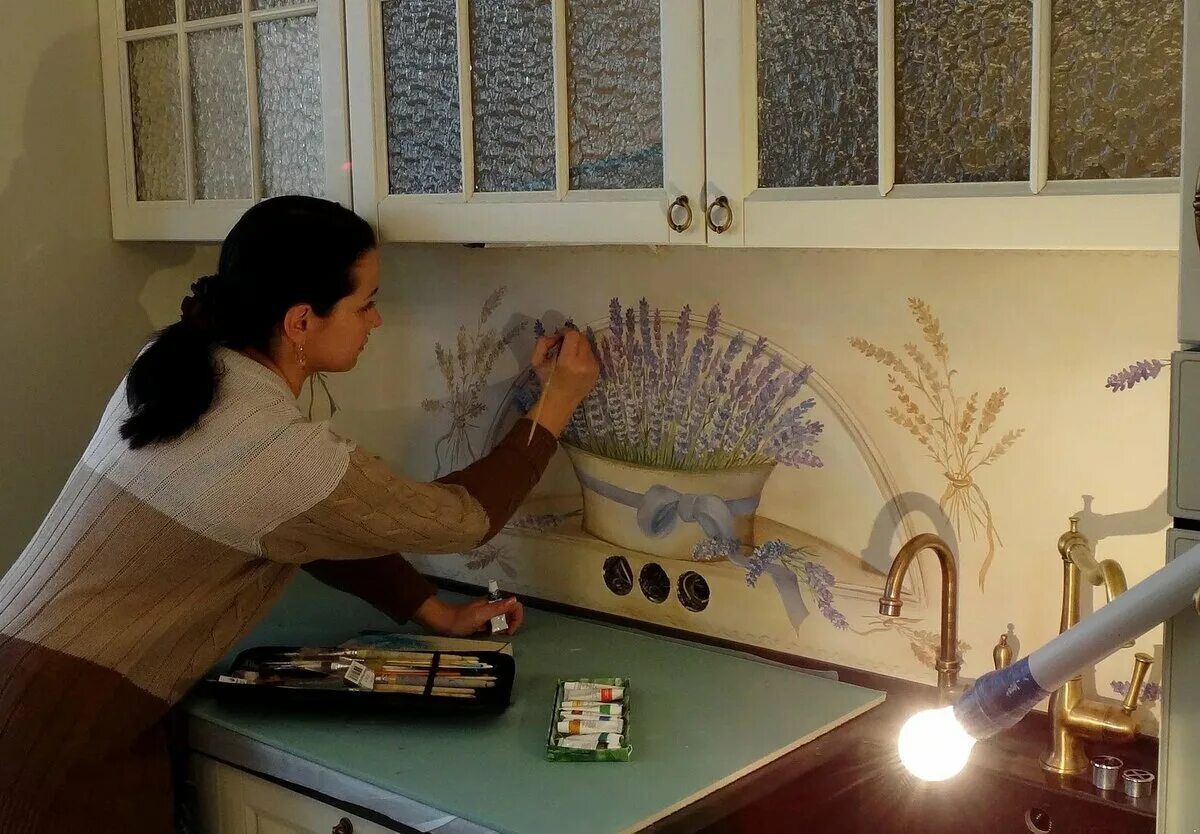 Какие краски используют мастера. Стена для рисования. Рисование на стенах в квартире. Рисунок на стене своими руками. Рисунок на стене в квартире.